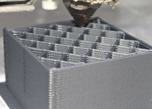 3d-printing-machine-working-with-carbon-fiber
