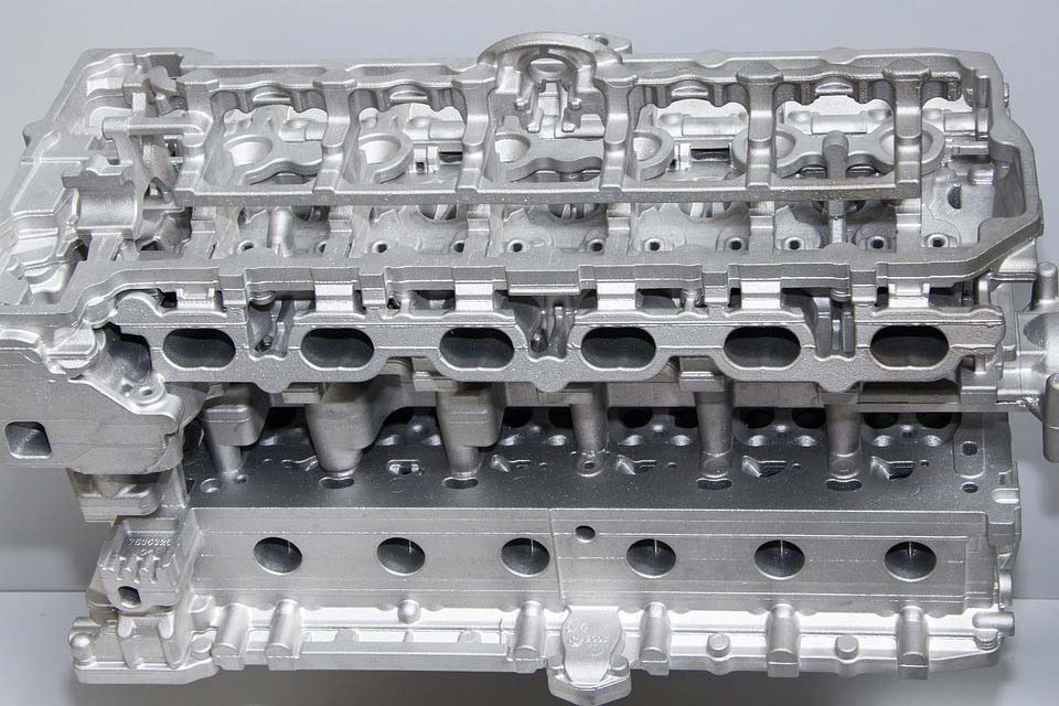 Aluminum-casting-produces-high-precision-and-quality-parts